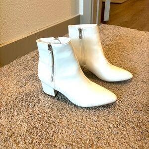 White boots Size 6